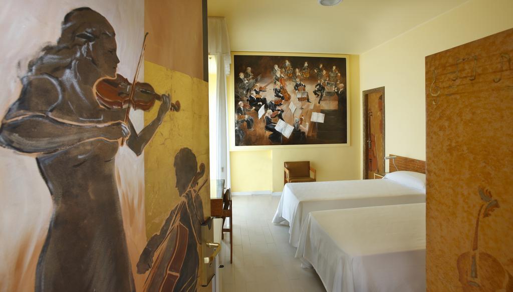 Hotel Alexander Museum Palace Pesaro Room photo