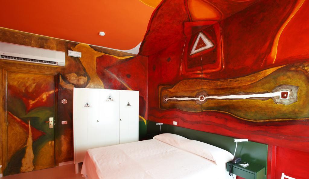 Hotel Alexander Museum Palace Pesaro Room photo