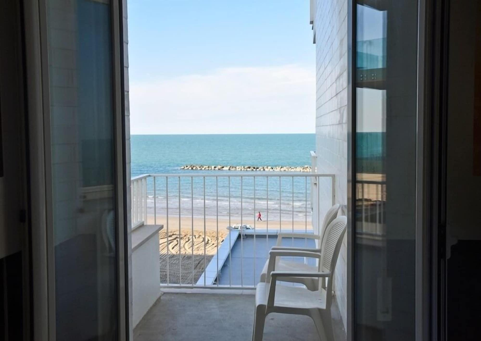 Hotel Alexander Museum Palace Pesaro Exterior photo