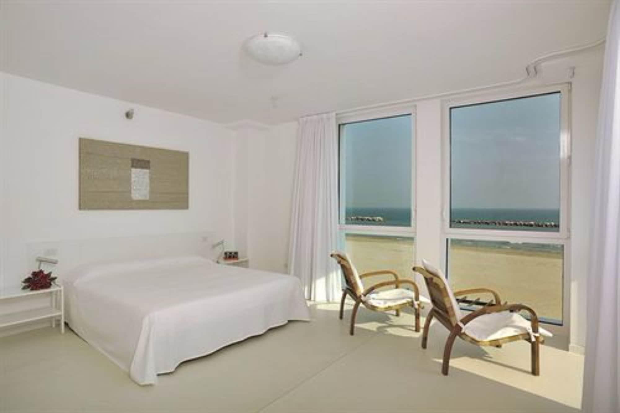 Hotel Alexander Museum Palace Pesaro Exterior photo