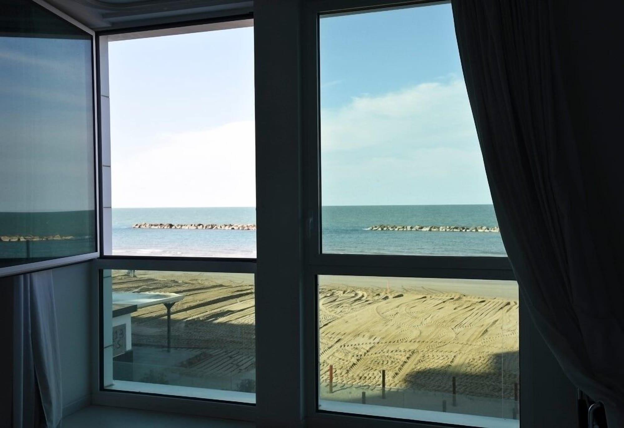 Hotel Alexander Museum Palace Pesaro Exterior photo