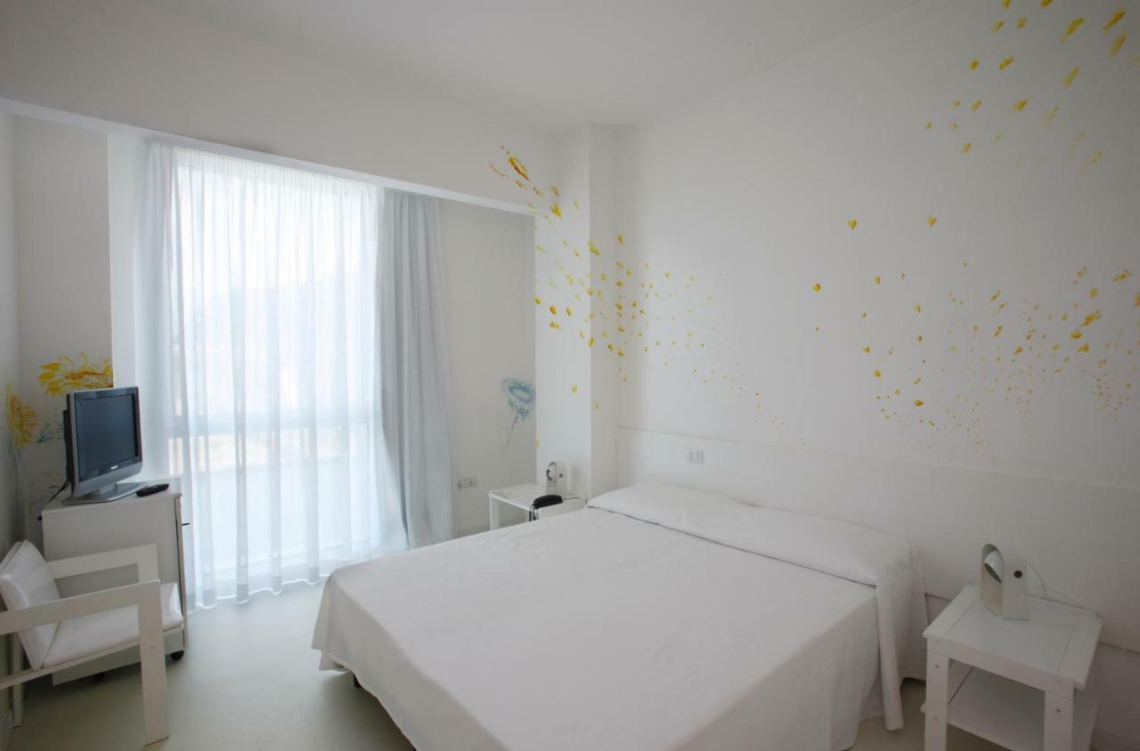 Hotel Alexander Museum Palace Pesaro Exterior photo