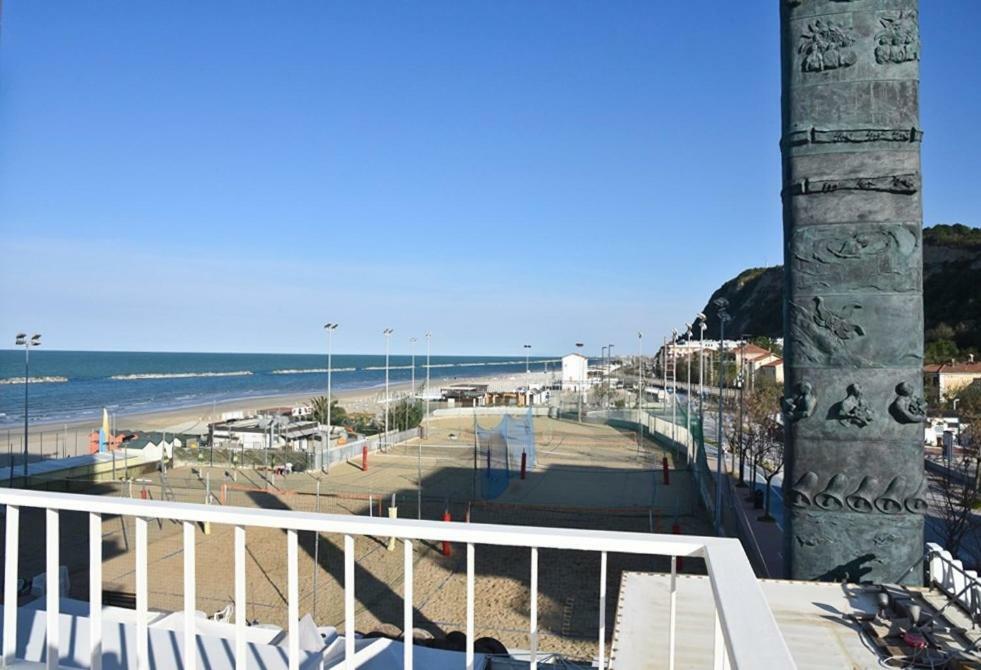 Hotel Alexander Museum Palace Pesaro Exterior photo